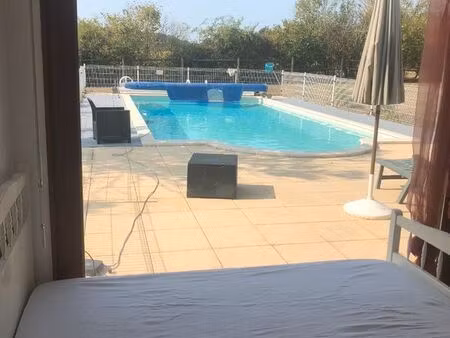 meublé avec piscine près de civaux