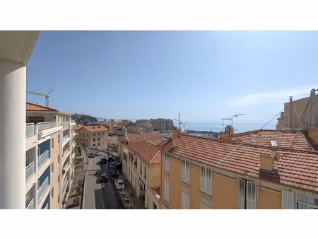 penthouse 3 pieces de 93 m2 terrasse de 80 m2 proche monaco.