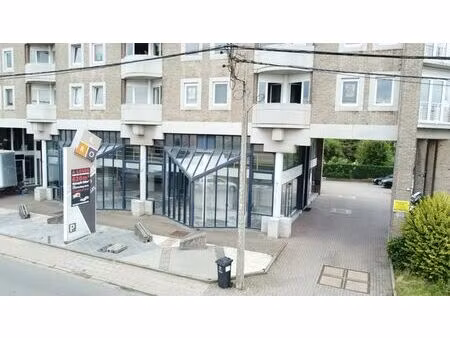 surface commerciale à ans!