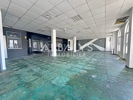 libourne - place de la mairie - local de 370 m2.