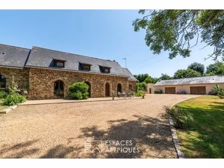 maison en pierre avec étang et dépendances - deux hectares