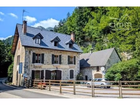 maison de luxe en vente à saint-pierre-de-chartreuse  auvergne-rhône-alpes