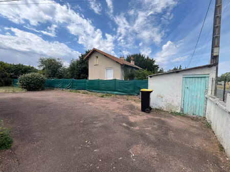 terrain + bâti environ 40 m2 - le breuil mingot