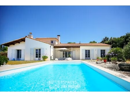 maison de luxe à vendre au le gué-de-velluire