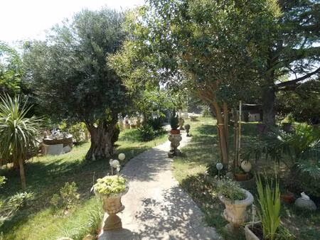 maison traditionnelle de plain pied 235m²+dépendance de 86m² dans un parc paysagé de 3603m