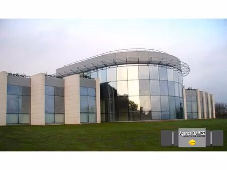 location local professionnel 94m²