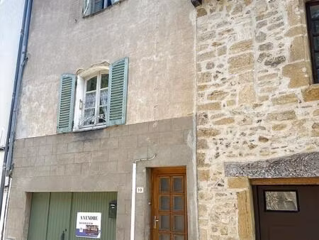 maison de ville sur 3niveaux  proche commerces  100 m2 hab.