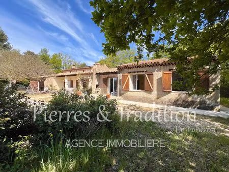 entre roussillon et st satunin les apt  grande maison de plain pied sur plus de 7 000 m2 d