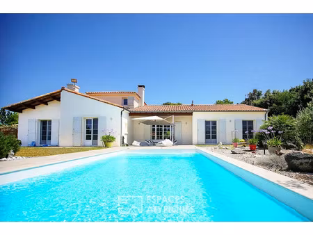 vente maison 8 pièces 220 m² à le gué-de-velluire (85770)  537 000 €