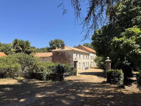 vente maison 8 pièces 230 m² à orignolles (17210)  682 500 €