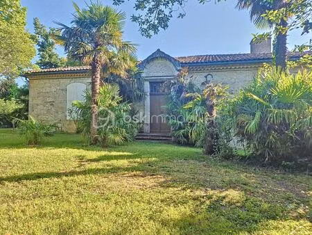 maison de 280 m² à poupas