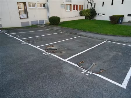 location parking 13 m² à rungis (94150)  65 €