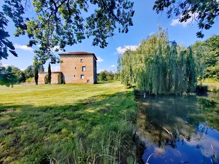 un domaine  un ensemble immobilier  mille possibilités : longère  tour médiévale du xiiie 