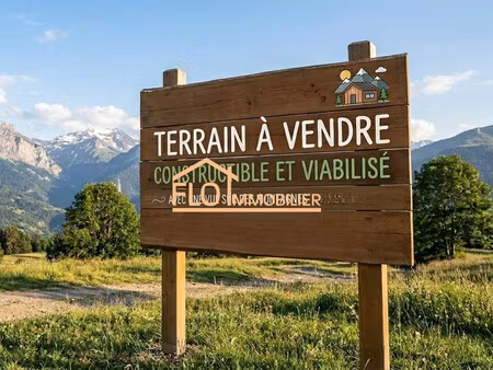 beau terrain plat et viabilisé