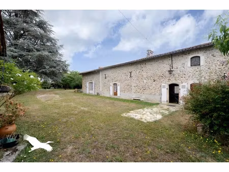 vente maison 6 pièces 227.8 m² à montbron (16220)  192 240 €