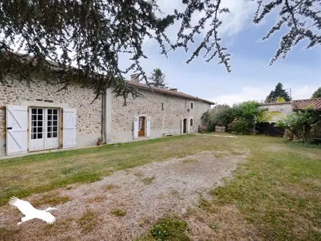 vente maison 6 pièces 227.8 m² à montbron (16220)  208 260 €