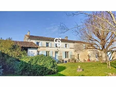 charentaise avec garage dépendances au douet