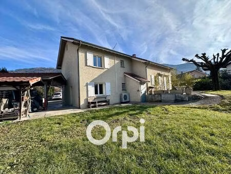 maison en parfait état  jardin  garage  carport
