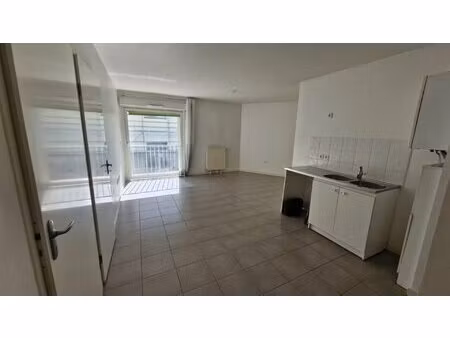 proche chartrons appartement 2 pieces avec parking