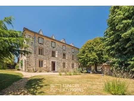 maison de maître et son parc arboré sur la vallée de la bourbre