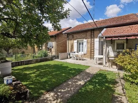 charmante maison mitoyenne de 76.5m² loi carrez (avec 3 chambres à coucher) sur une parcel