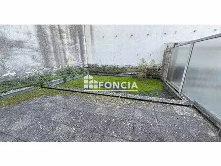 type 2 avec grande terrasse  proche gare et centre ville ! idéal investissement locatif