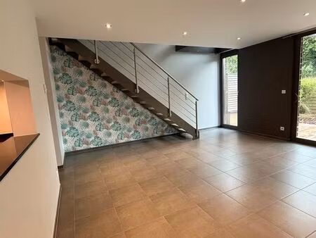 maison récente à chantemelle à proximité de la e411