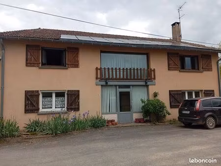 grande maison bort l'etang