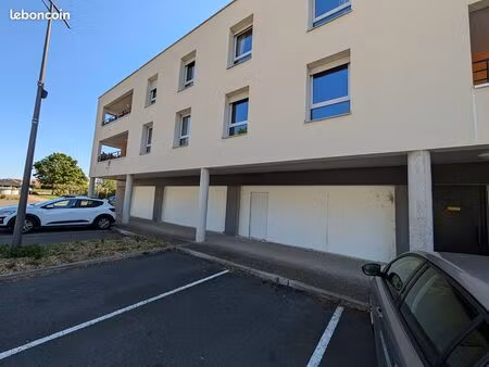 local 230 m² avermes