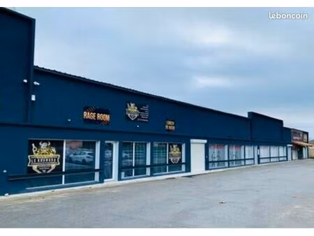 local commercial avec vitrine de 110m² situé sur la rd86 prêt à être exploité