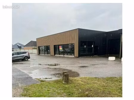 local commercial 590 m²