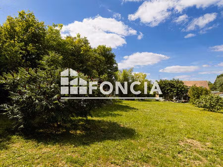 ury terrain de 874 m2