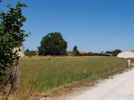 terrain agréable viabilisé 776 m2 réparsac 16200 à 10 mn de cognac et de jarnac