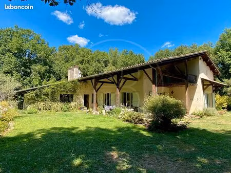 maison 9 pièces 324 m²