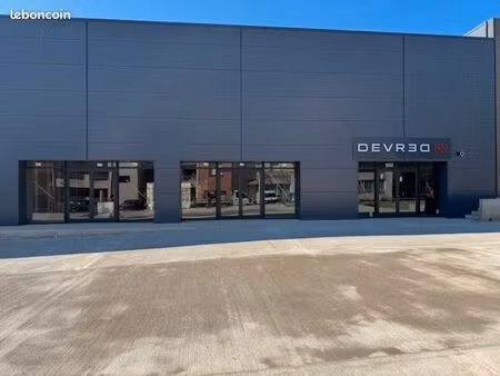 surface commerciale 200/400 m²