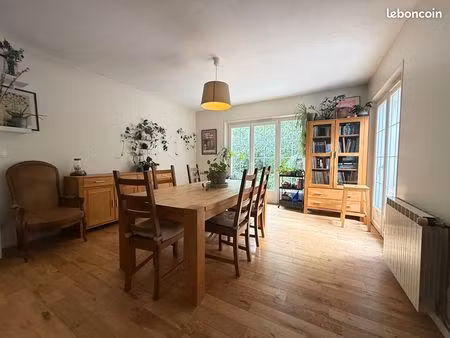 pavillon 7 pièces 163 m²