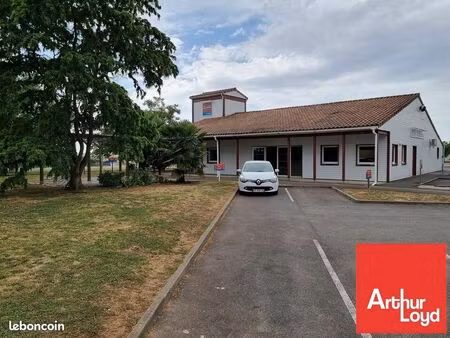 local commercial 210 m²