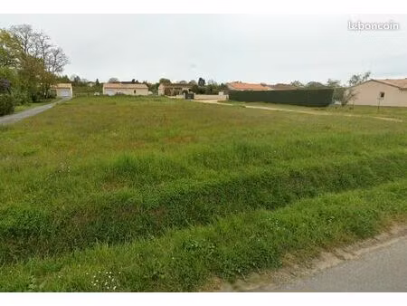 terrain 857 m² scorbe clairvaux