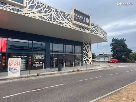 local commercial 320 m²