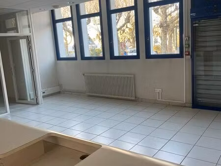 local commercial plein centre la gacilly