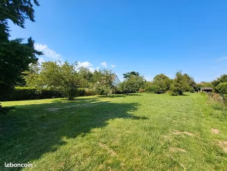 terrain 748 m² guignes
