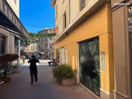 local commercial 60 m²