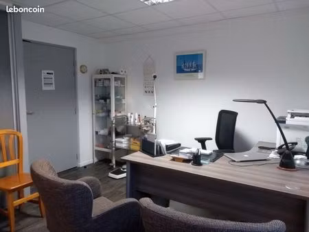 3 beaux bureaux pour professions libérales dans local de 84m2  rdc (aux normes pmr)