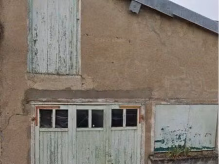 grand garage avec petit terrain attenant