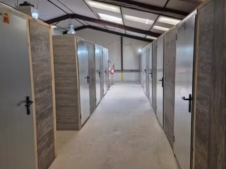 local d'activité 850 m²