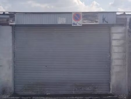 parking/box 1 pièce 90 m²