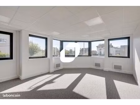 bureaux 1 161 m²