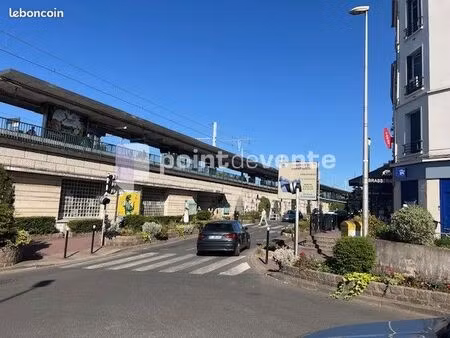 local commercial 151 m²