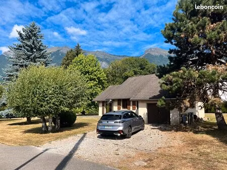 maison de plain-pied à réinventer avec grand terrain plat attenant