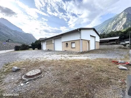 local commercial 250 m² villargondran